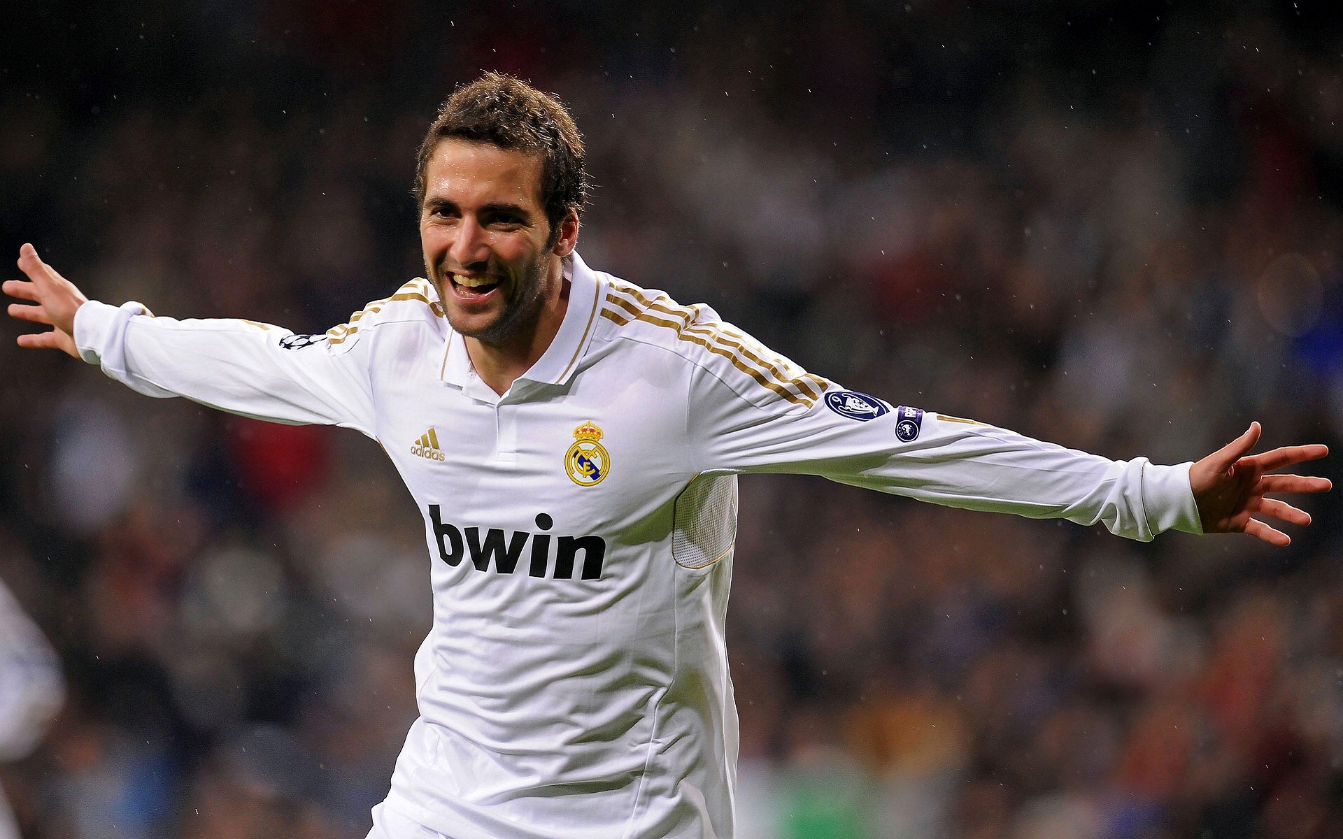 比赛中球员的身体素质成为决定因素，球员比赛的必须装备包括