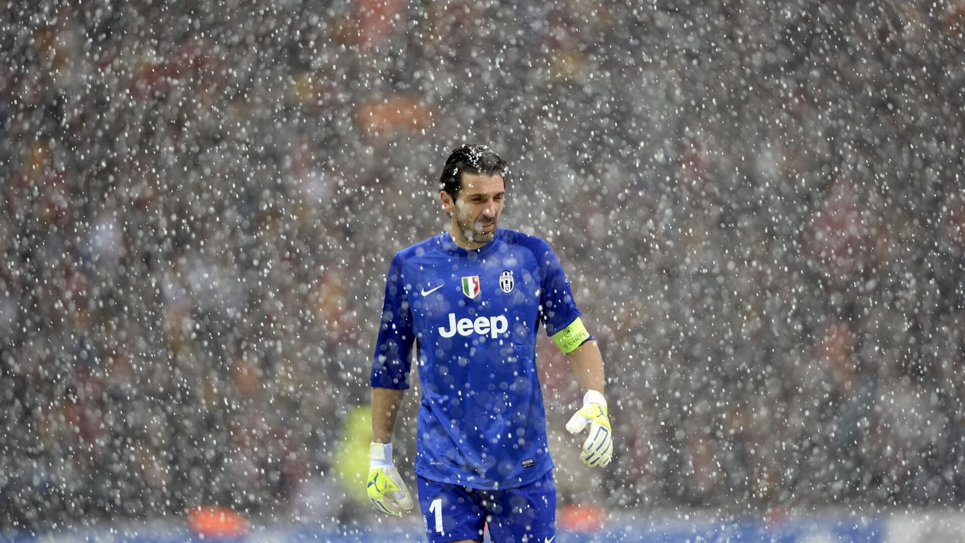 爱游戏娱乐-西班牙门将神扑三连，力保胜局，西班牙门将提前移动