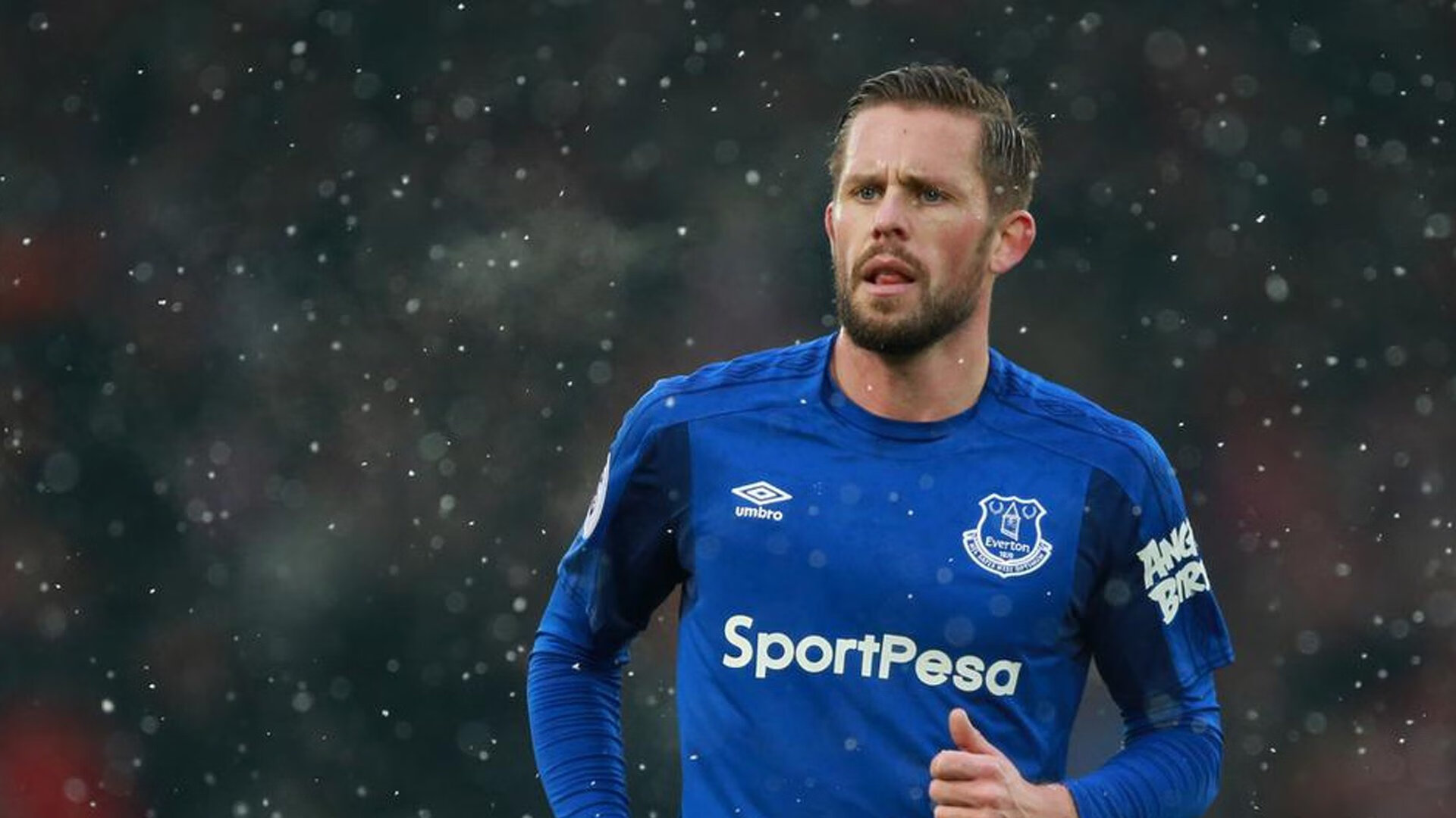 西班牙门将神扑三连,力保胜局,西班牙门将提前移动