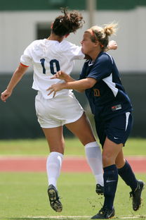 爱游戏体育app-环球足球：不同大陆足球文化的碰撞，环球足球鞋