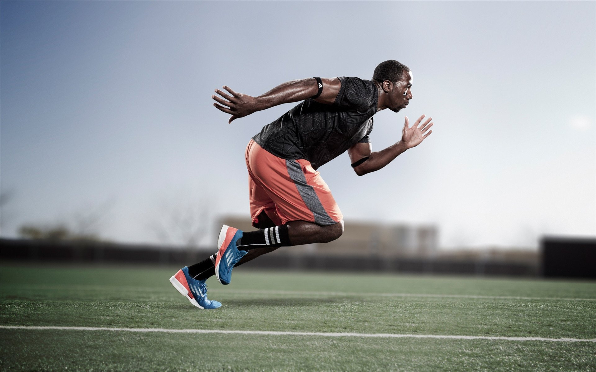 追踪电竞周边市场,商品、服装、玩偶成新风尚,电竞周边店